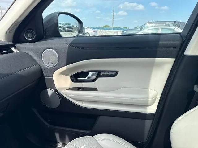 2019 Land Rover Range Rover Evoque HSE photo 12