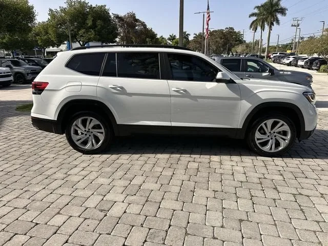 2022 Volkswagen Atlas 2.0T SE w/Technology photo 14