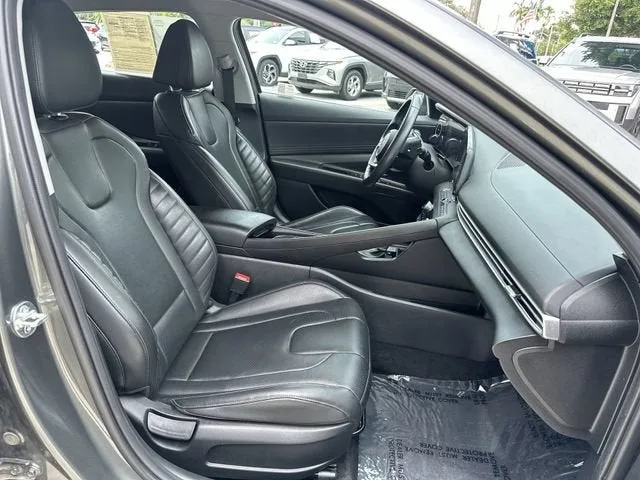 2024 Hyundai Elantra Limited photo 29