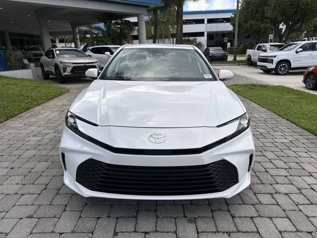 2025 Toyota Camry LE photo 18