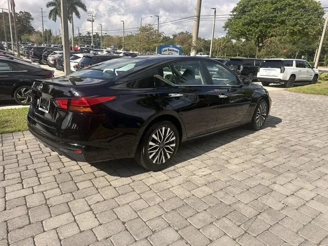 2025 Nissan Altima SV photo 37