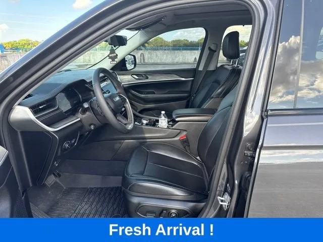 2023 Jeep Grand Cherokee Limited photo 2