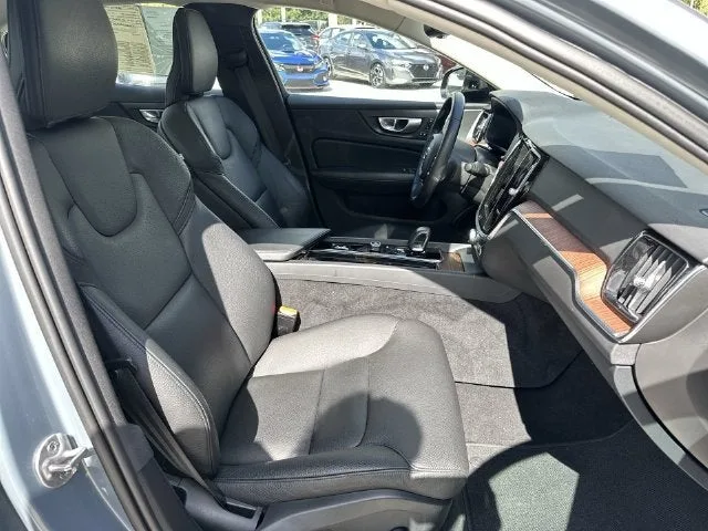 2024 Volvo S60 Plus Dark Theme photo 29