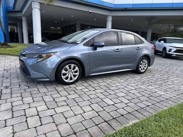 2023 Toyota Corolla LE photo 31