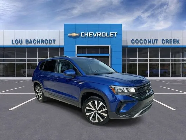 2024 Volkswagen Taos SE photo 2