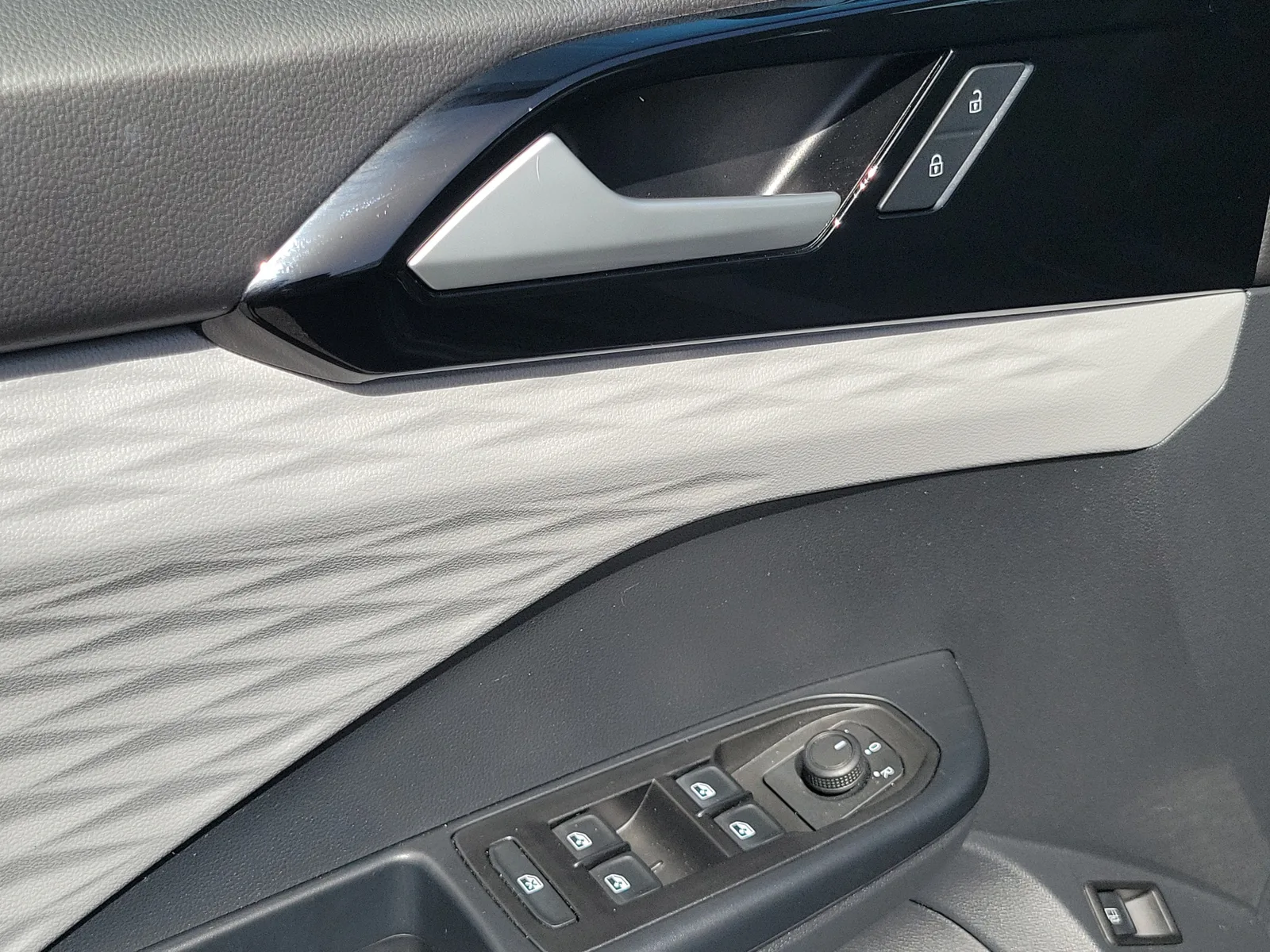 2023 Volkswagen Taos S photo 23