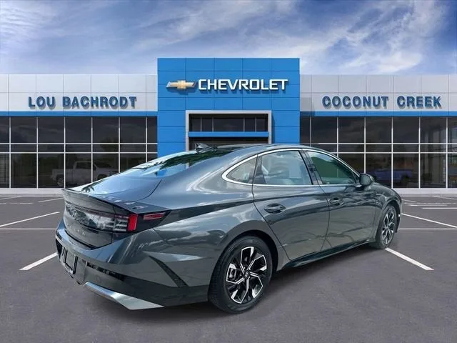 2025 Hyundai Sonata SEL photo 8