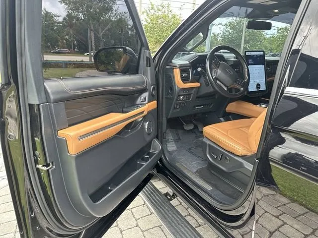 2022 Ford Expedition Platinum photo 22