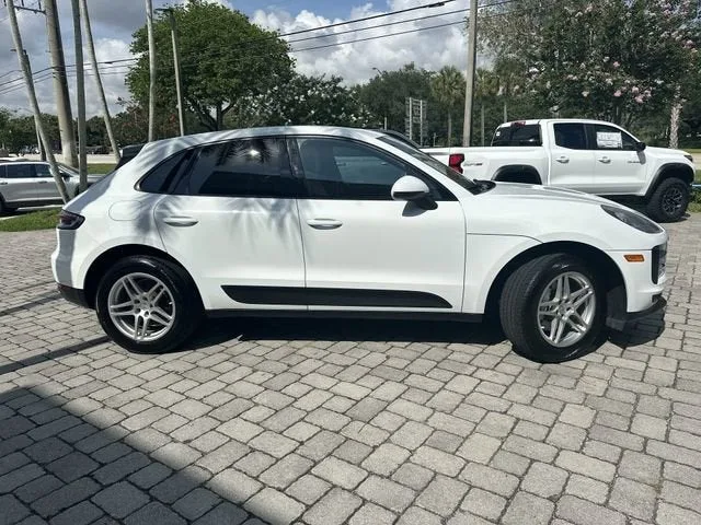 2020 Porsche Macan 4DR AWD photo 19