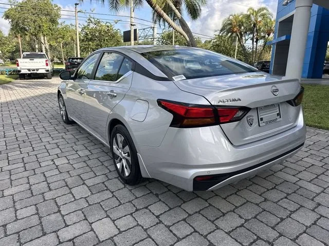 2025 Nissan Altima S photo 33