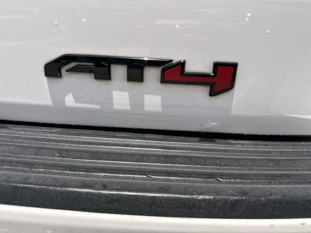 2023 GMC Yukon AT4 photo 37