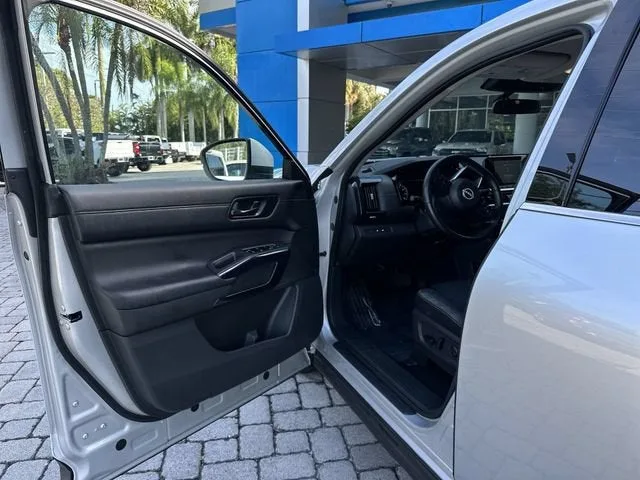 2025 Nissan Pathfinder SV photo 22