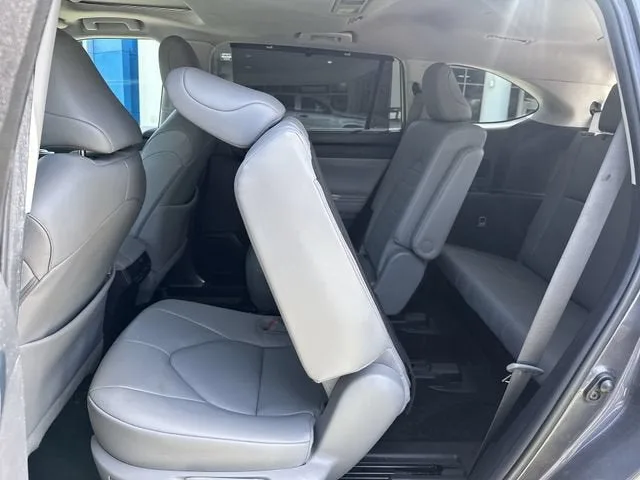 2024 Toyota Highlander LE photo 27