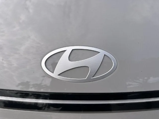 2025 Hyundai Kona SEL photo 10