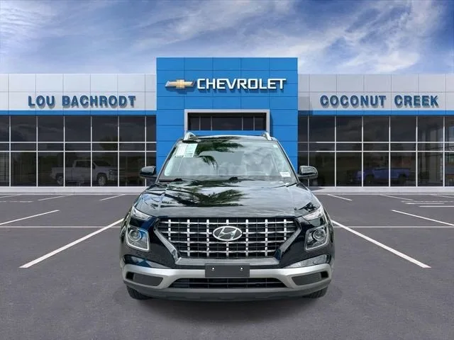 2025 Hyundai Venue SEL photo 3