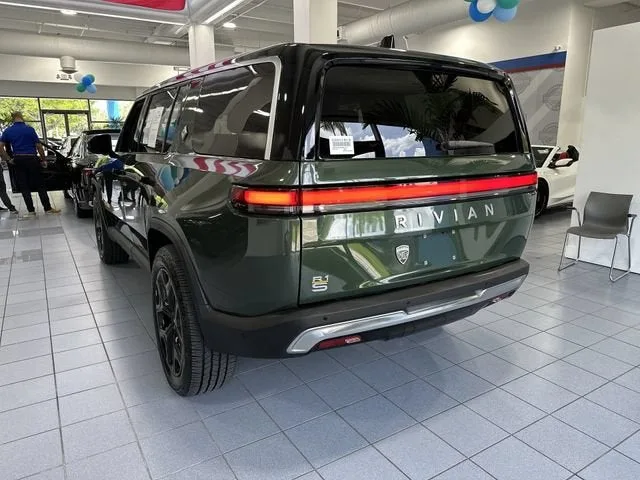 2023 RIVIAN R1S Adventure photo 12