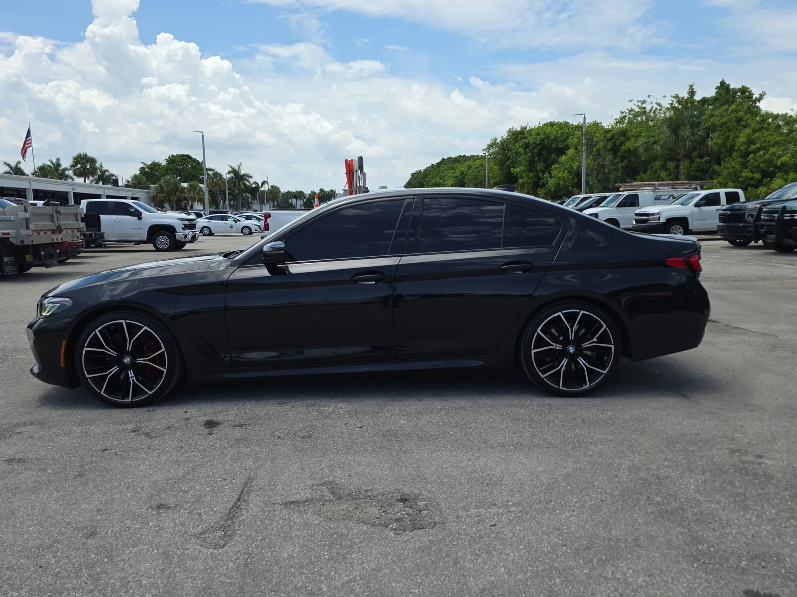 2023 BMW 5 Series 530i photo 4