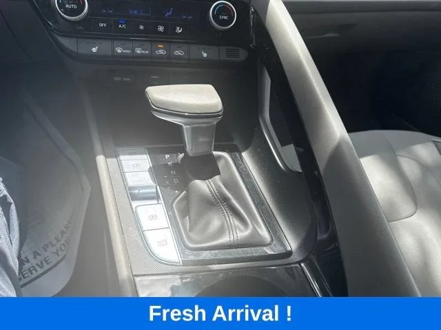 2025 Hyundai Elantra SEL Convenience photo 8