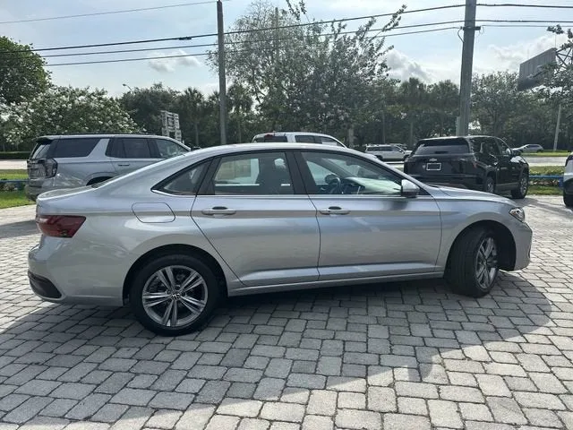 2024 Volkswagen Jetta SE photo 21