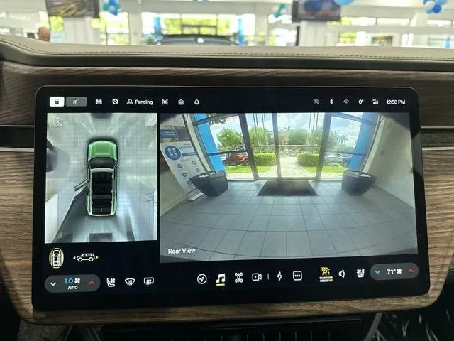 2023 RIVIAN R1S Adventure photo 23