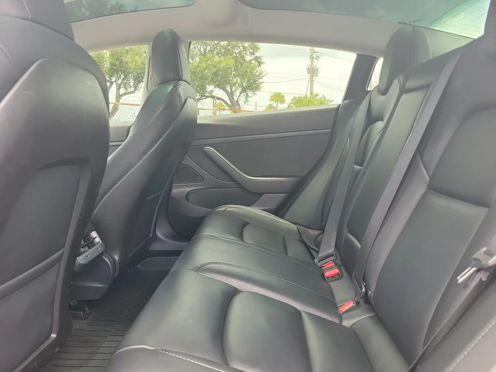 2020 Tesla Model 3 Standard Range Plus photo 13