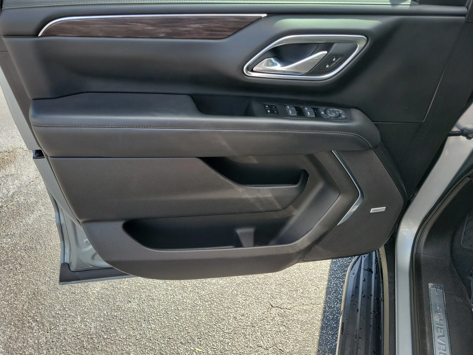 2024 Chevrolet Suburban LT photo 23
