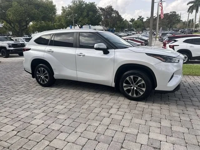 2024 Toyota Highlander LE photo 15