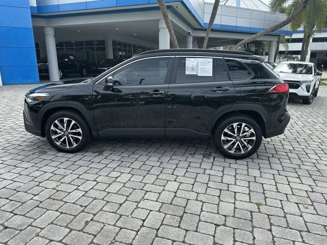 2025 Toyota Corolla Cross XLE photo 31