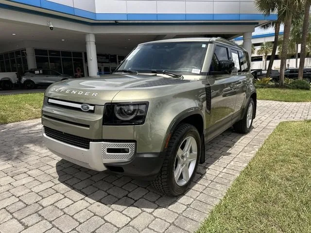 2020 Land Rover Defender HSE photo 20