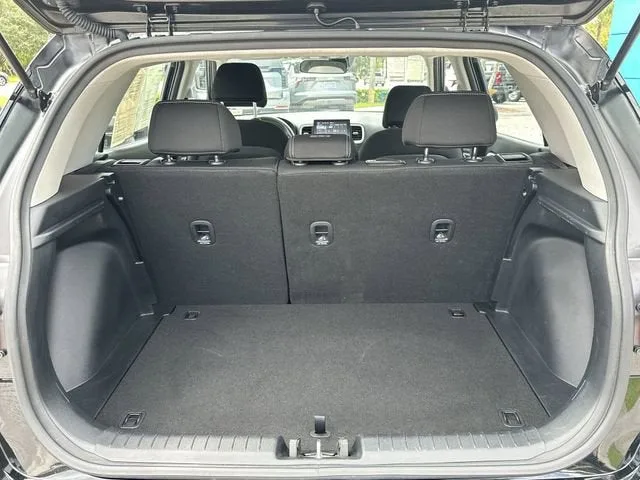 2025 Hyundai Venue SEL photo 28