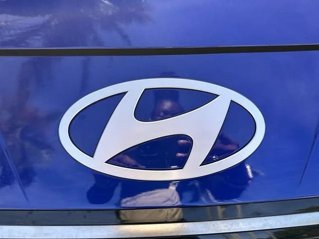 2025 Hyundai Elantra SEL Convenience photo 10