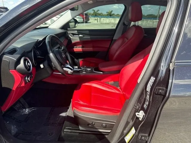 2020 Alfa Romeo Stelvio Ti photo 2