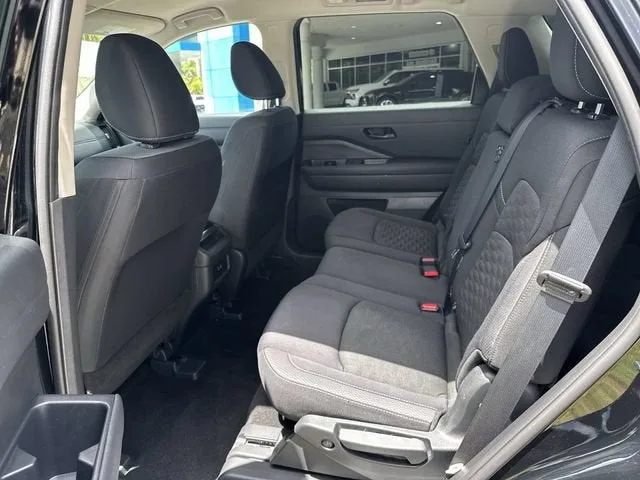 2025 Nissan Pathfinder S photo 27