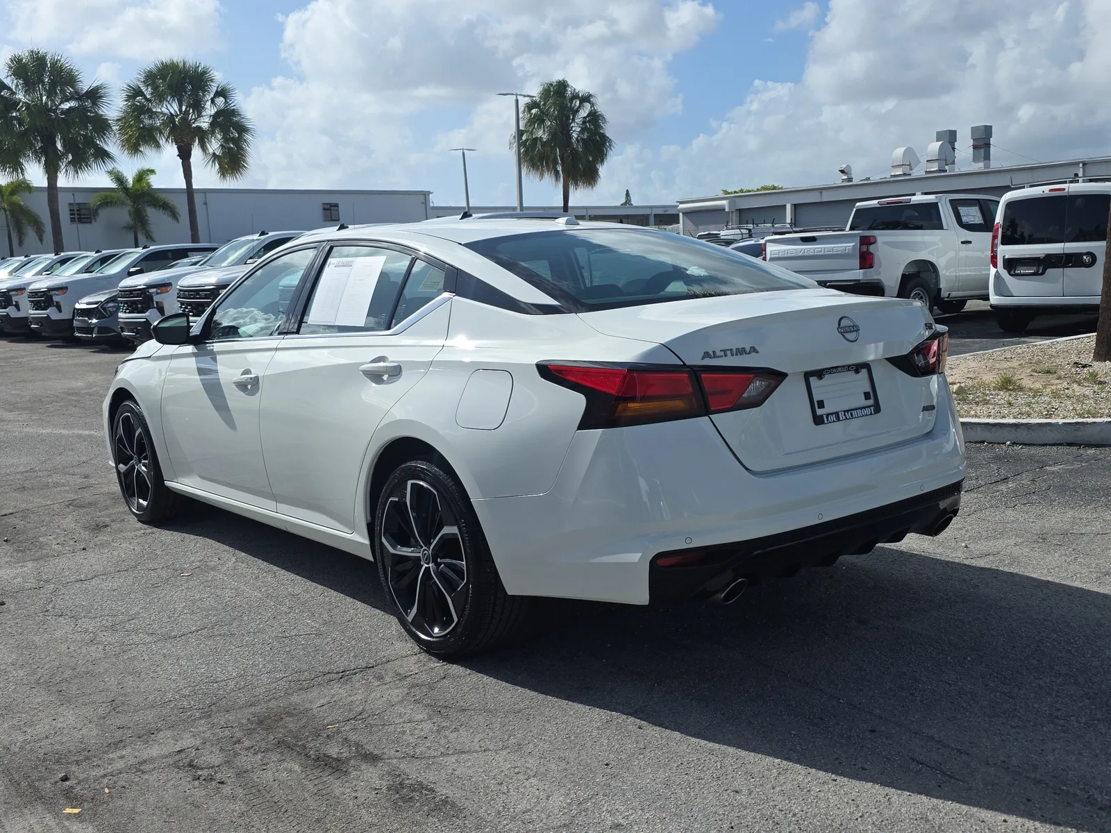 2025 Nissan Altima SR photo 5