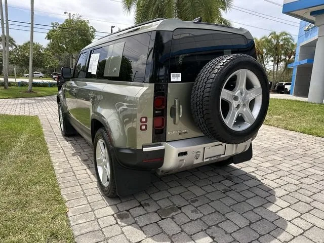 2020 Land Rover Defender HSE photo 34