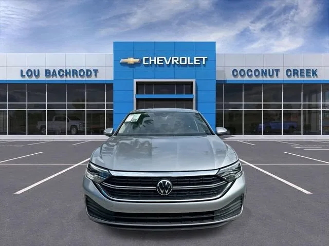 2024 Volkswagen Jetta SE photo 3