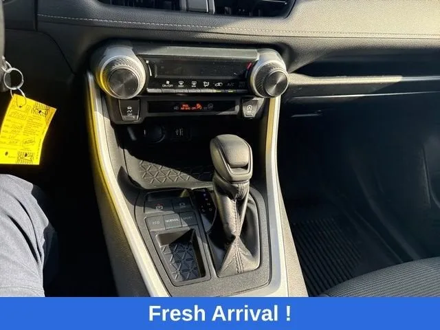 2024 Toyota RAV4 LE photo 8