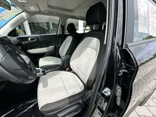 2025 Hyundai Venue SEL photo 30