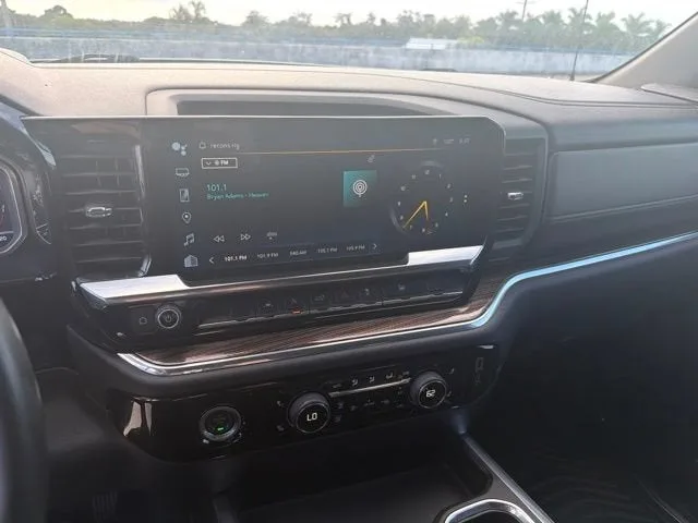2023 Chevrolet Silverado 1500 RST photo 19