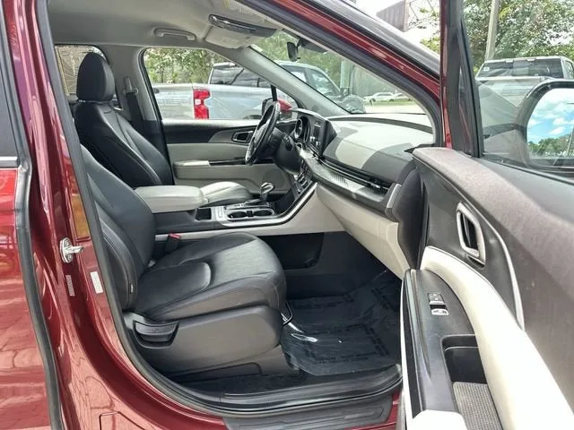 2024 Kia Carnival LX photo 29