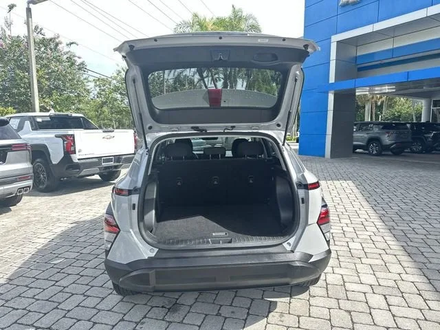 2025 Hyundai Kona SEL photo 28