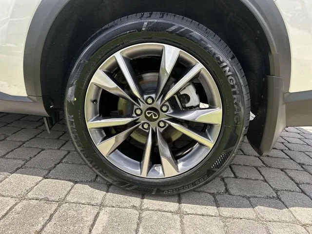 2023 INFINITI QX60 LUXE photo 11