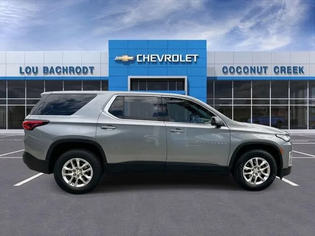 2023 Chevrolet Traverse LS photo 9