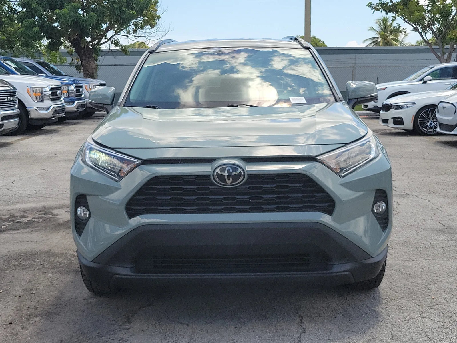 2021 Toyota RAV4 XLE photo 8
