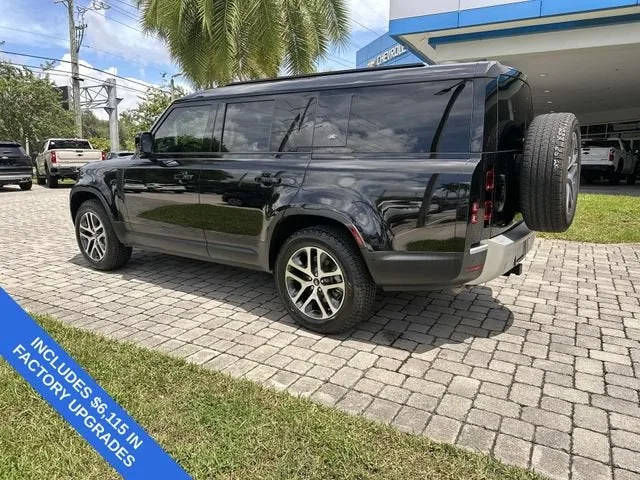 2023 Land Rover Defender SE photo 32
