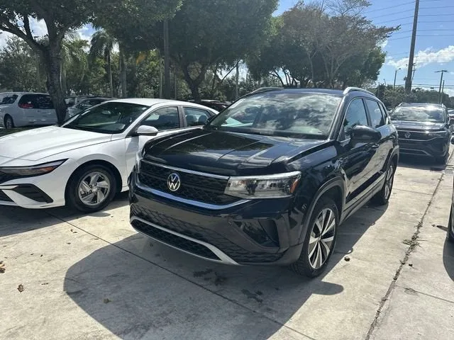 2024 Volkswagen Taos SE photo 8