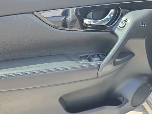 2022 Nissan Rogue Sport SV photo 22