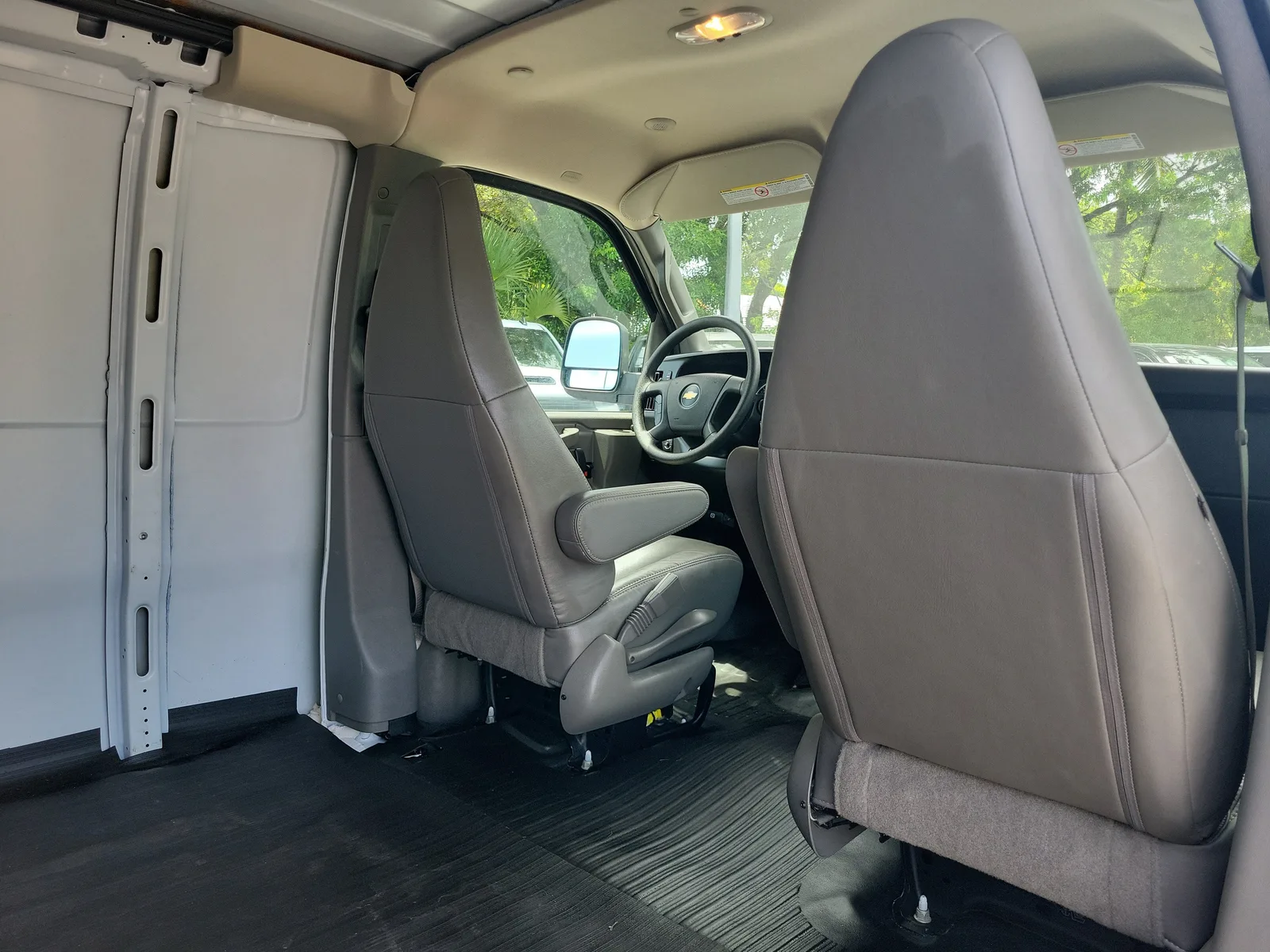 2025 Chevrolet Express Cargo WT photo 15
