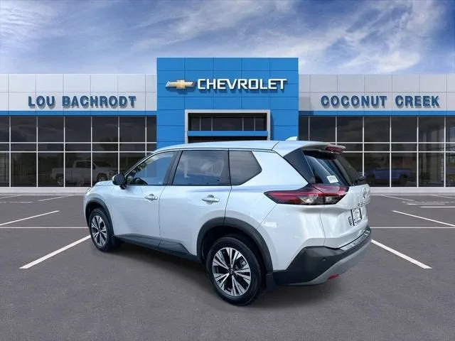 2022 Nissan Rogue SV photo 6