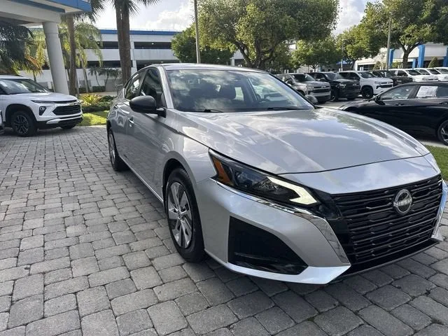 2025 Nissan Altima S photo 17